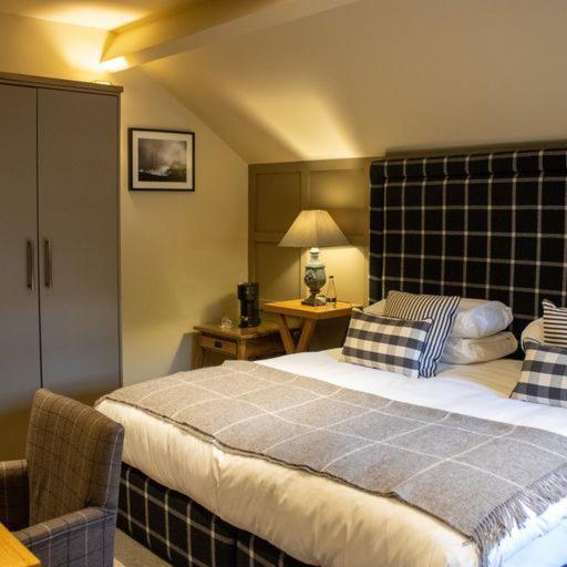 The Assheton Arms Hotel Clitheroe Bagian luar foto