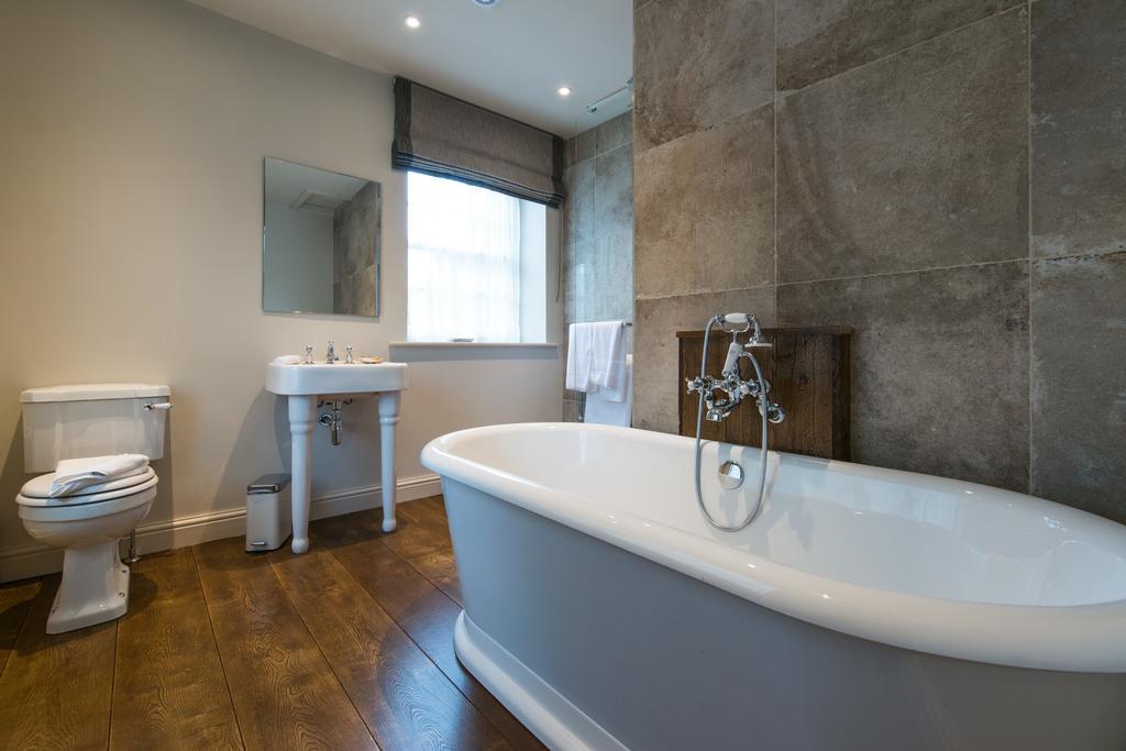 The Assheton Arms Hotel Clitheroe Bagian luar foto